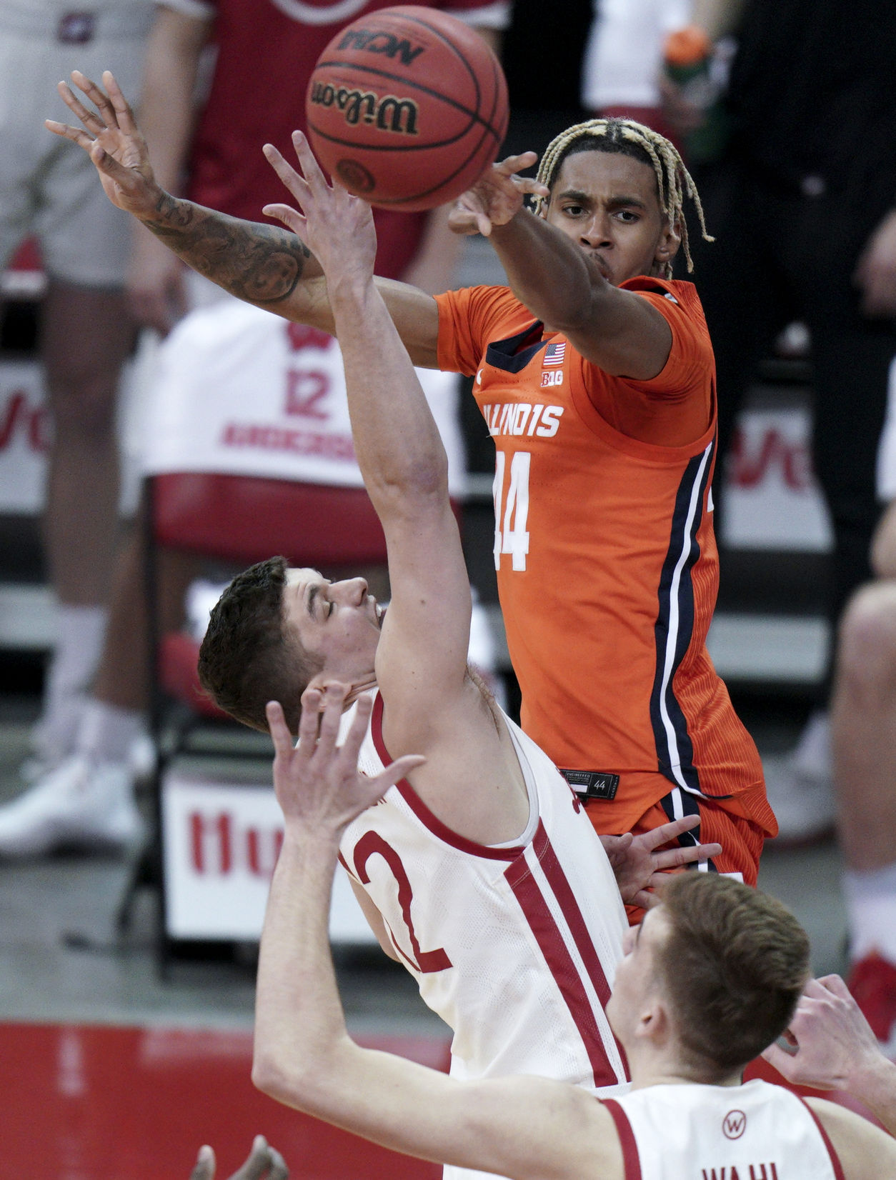 Illinois 74, UW 69